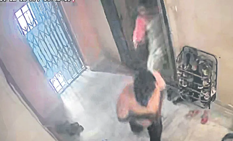 Chain Snatchers Hulchul At Hyderabad