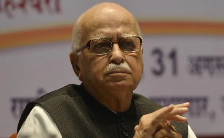 Former Deputy PM LK Advani Hospitalised admitted to Delhi Apollo