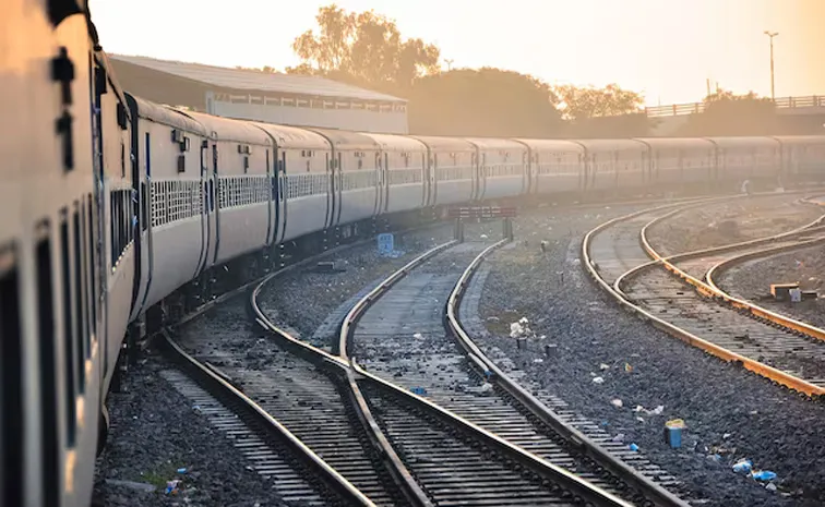 Losing a purse or bag from a moving train can be improve chances of recovery