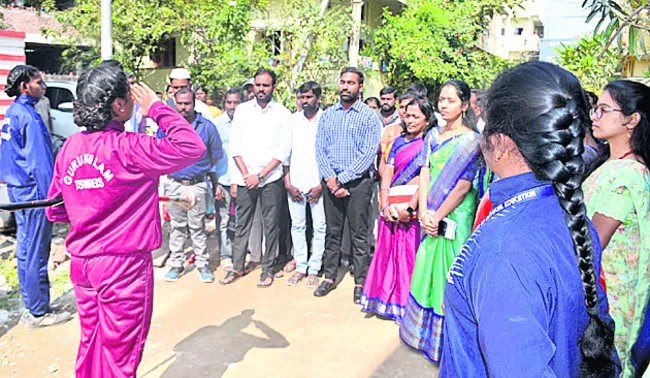 మెనూ ప్రకారం భోజనం అందించాలి