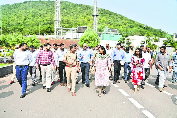 ఎయిమ్స్‌ స్నాతకోత్సవానికి ప్రముఖులు