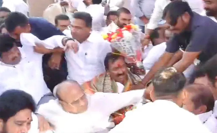 Kakinada: Stage Of The Swearing In Ceremony Of The Kuda Chairman Collapsed