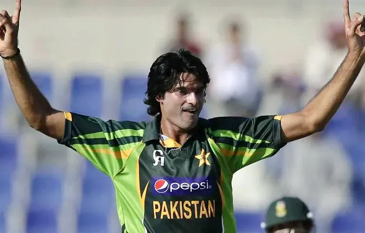 Mohammad Irfan Follows Amir And Imad Wasim