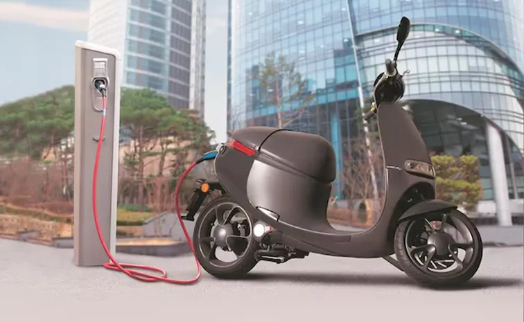 Big two wheeler makers to lead electric two wheeler market too