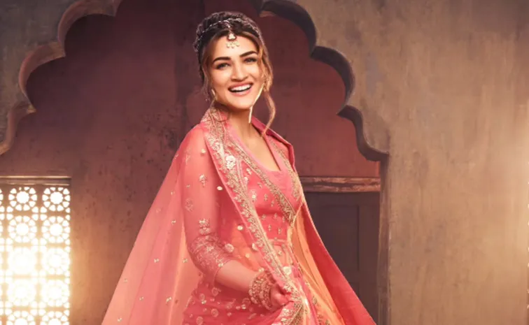 Kriti Sanon spotted at rumoured beau Kabir Bahia relative wedding