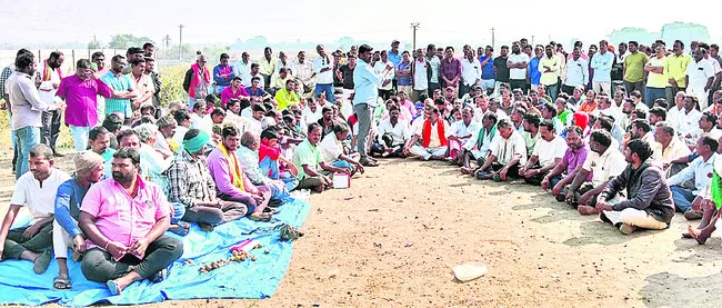 ఎల్లమ్మ ఆలయం వద్ద మరోమారు వివాదం