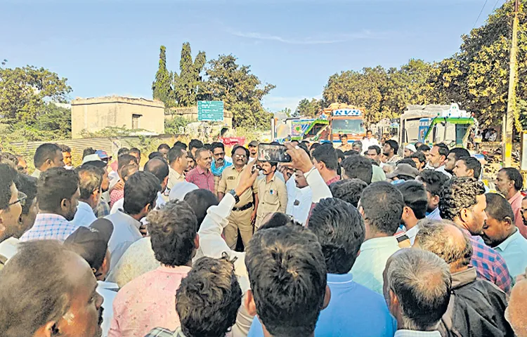 Protest at Royalty Checkpoint against governments attitude