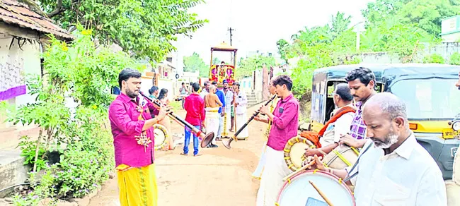 వైభవంగా వెంకన్న తిరువీధి 