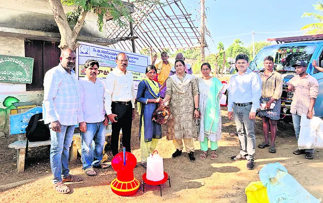 పెరటి కోళ్లతో అదనపు ఆదాయం 