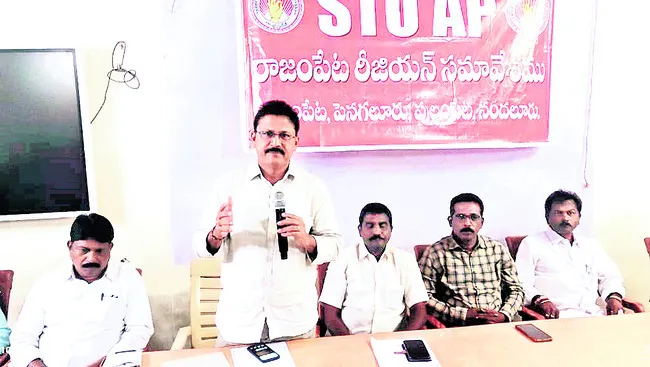 ఉద్యోగుల బకాయిలు చెల్లించకుంటే ఉద్యమం 