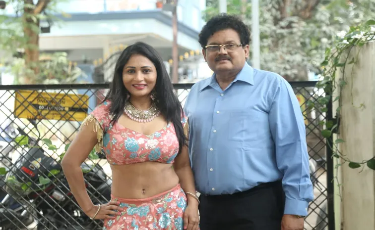 Tollywood Movie M4M Director Mohan Offer On First Day Movie Show