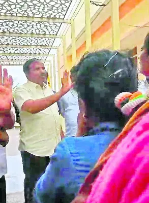 చిరుద్యోగులపై కూటమి నేతల కక్ష సాధింపు