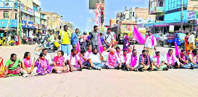 కేటీఆర్‌పై అక్రమ కేసులు ఎత్తేయాలి
