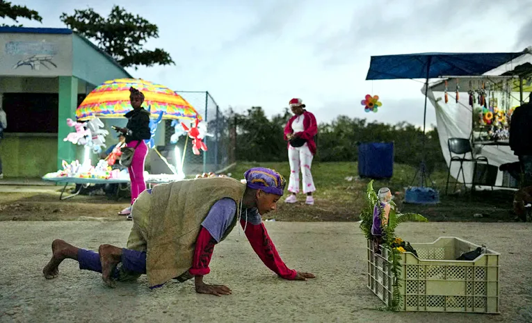 Cubans crawl with bloody, sore wounds in an annual tradition