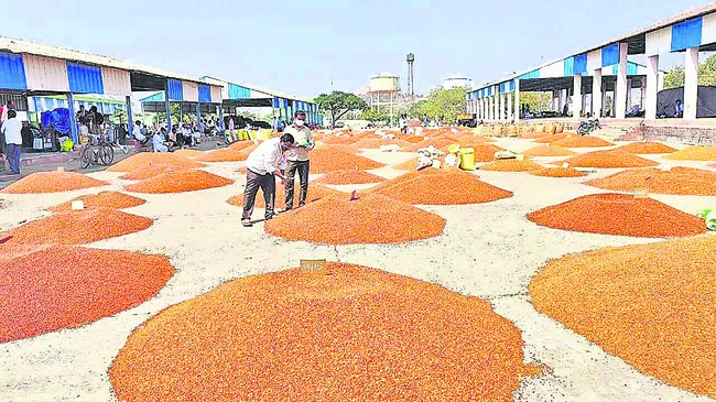 ధర తగ్గిస్తూ.. దగా చేస్తూ.. 