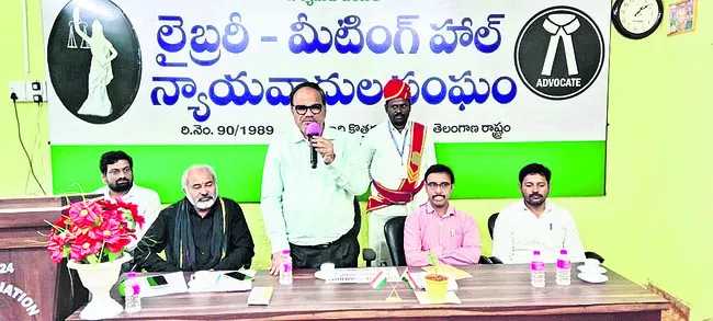 పారా లీగల్‌ వలంటీర్లు ప్రజలకు వారధిగా ఉండాలి