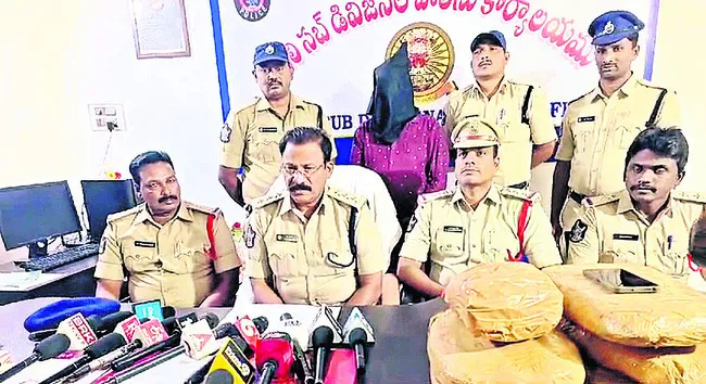 గంజాయి రవాణా చేస్తున్న వ్యక్తి అరెస్ట్‌ 