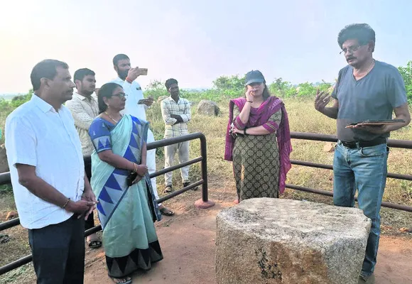 చారిత్రక నిలువురాళ్ల సందర్శన 