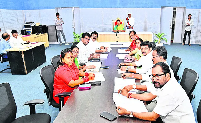 అభివృద్ధి పనులకు ఎక్కువ నిధులు కేటాయించాలి 