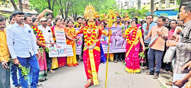 ● బోనం.. కరుణించాలి సీఎం