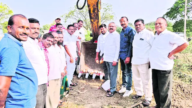 సాగునీటి కాల్వ పనులు ప్రారంభం 