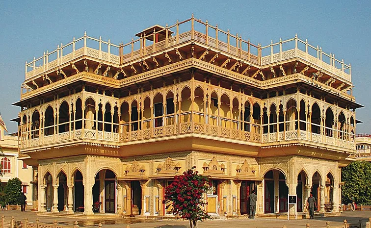 Jaipur Centre for Art Debuts, Artistic Landscape