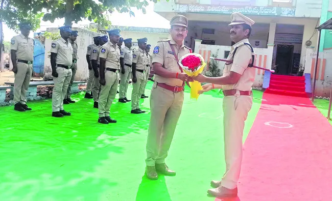 విధి నిర్వహణలో  అప్రమత్తంగా ఉండాలి 
