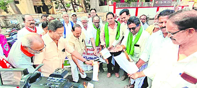 నల్లచట్టాలను దొడ్డిదారిన తేవాలనుకోవడం దుర్మార్గం 