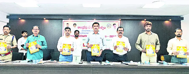 చట్టాలపై అవగాహన కలిగి ఉండాలి