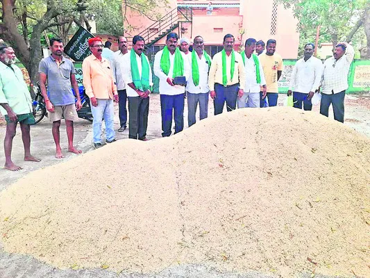 చివరి గింజ వరకు కొనుగోలు చేస్తాం