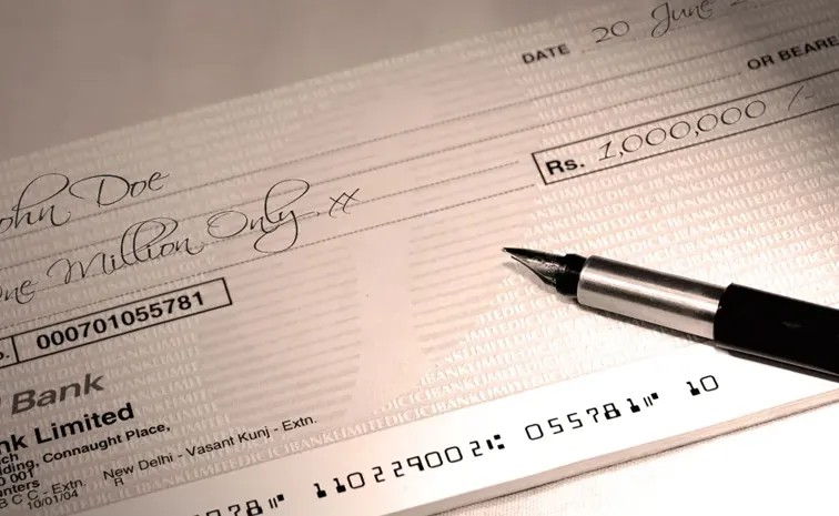 Cross Cheque What Is The Meaning Of Two Lines In The Corner Of A Cheque