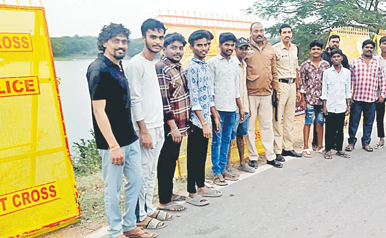 Barricades set up on Jalalpuram Cheruvu to avoid accidents