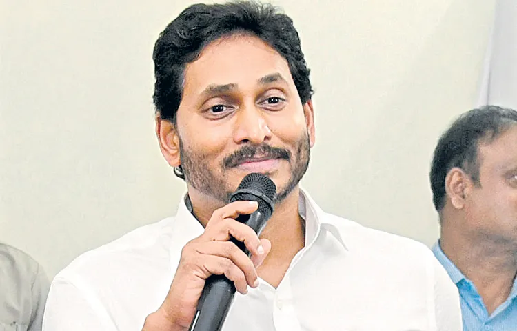 YSRCP President YS Jagan at a meeting of Kadapa corporators and key leaders