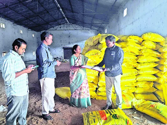 యాసంగికి ఎరువుల కొరత లేదు