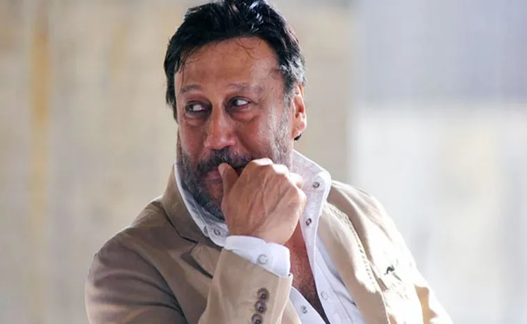 Jackie Shroff Helps a Fan who Fell Down While Clicking Actor Picture