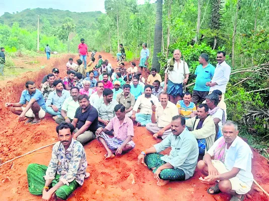 సమస్యలు పరిష్కరించాకే నేవీ రక్షణ గోడ నిర్మాణం 