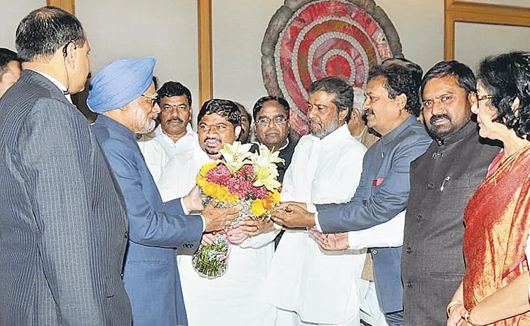 Telangana congress party leaders condole demise of ex PM Manmohan Singh