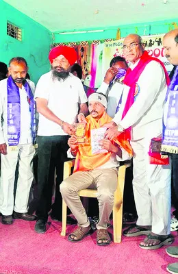 జిల్లా కళాకారులకు పురస్కారాలు