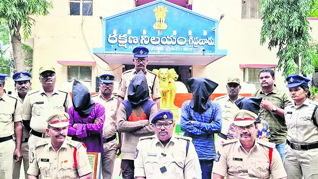 గంజాయి విక్రేతలు నలుగురు అరెస్ట్‌ 