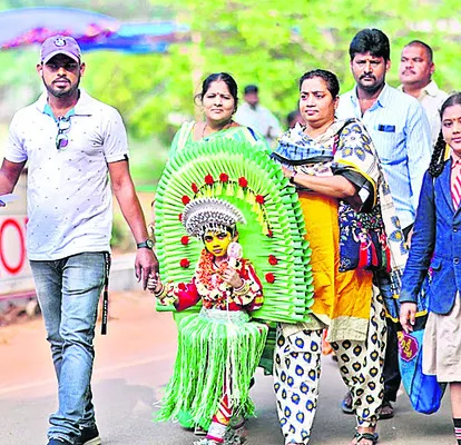 సందడికి వేళాయె