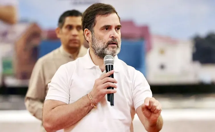 Government insulted Manmohan Singh, Rahul Gandhi