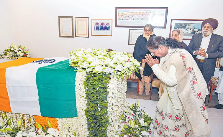 Politicians pay tributes to former PM Dr Manmohan Singh