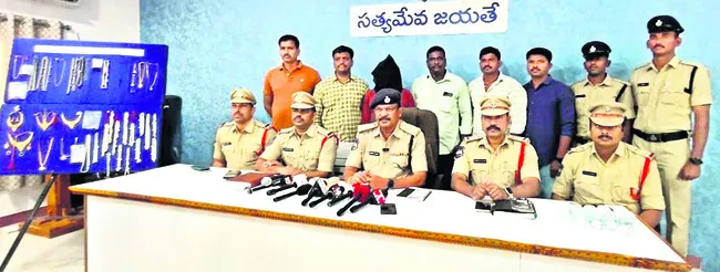 పరారీలో ఉన్న దొంగ అరెస్ట్‌ 