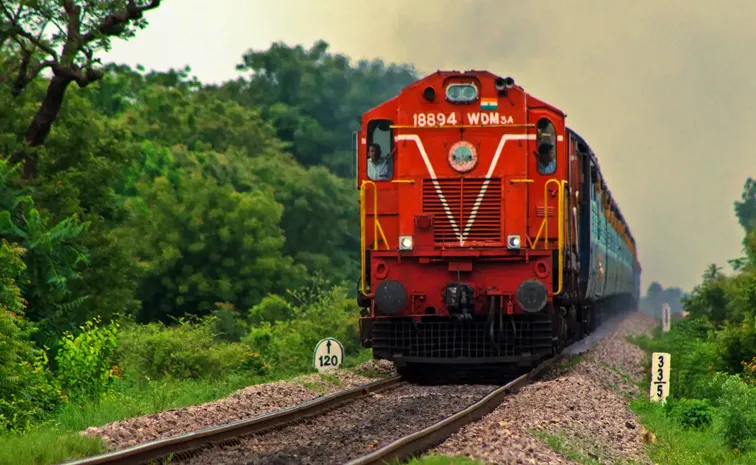 Indian Railways Offers Free Food For Travellers When Train Delay