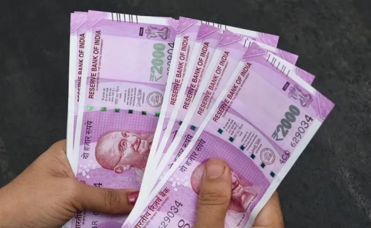 Rs 6839 Crore Rs 2000 Notes Still With Public