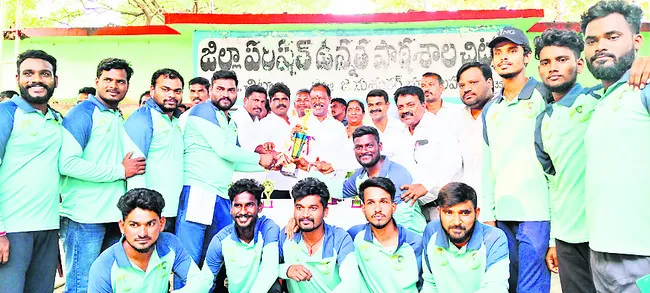 క్రీడలతోపాటు చదువు అవసరం