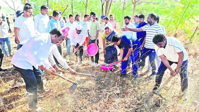 రాష్ట్రంలో విద్యకు అధిక ప్రాధాన్యం 