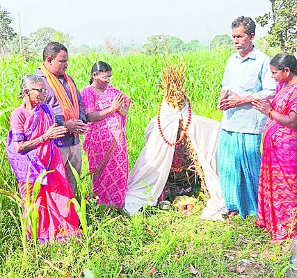 పంట చేలల్లో ఘనంగా పూజలు