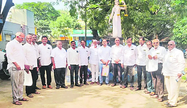 న్యాయవాది మృతికి కారకులపై చర్యలు తీసుకోవాలి 