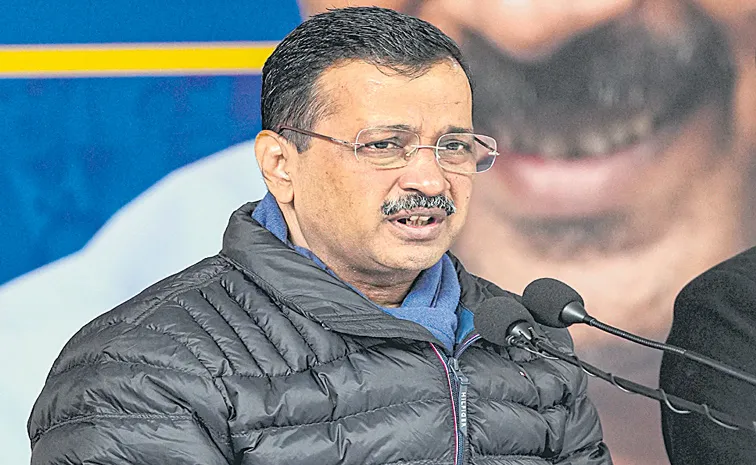 Arvind Kejriwal promises Rs 18,000 honorarium for temple, gurdwara priests